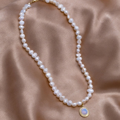 Collier en Perles avec Pierre de Lune en Or