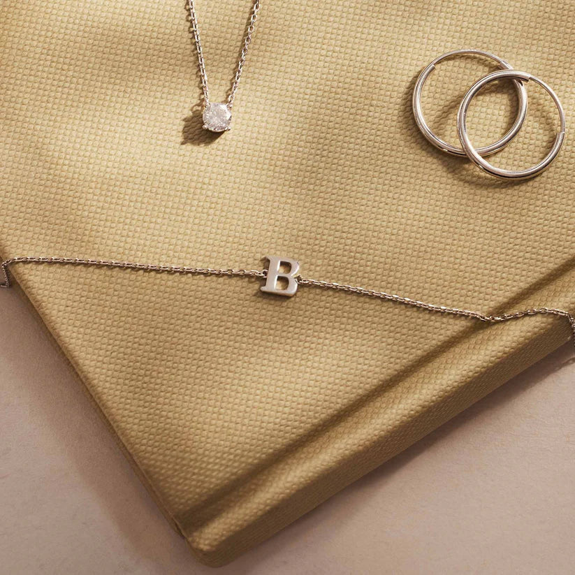 Bracelet initial Vita Signa | Or blanc