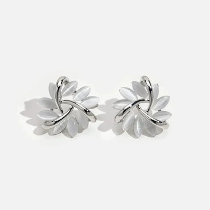 Boucles d'oreilles en cercle avec des pétales en opale dorée